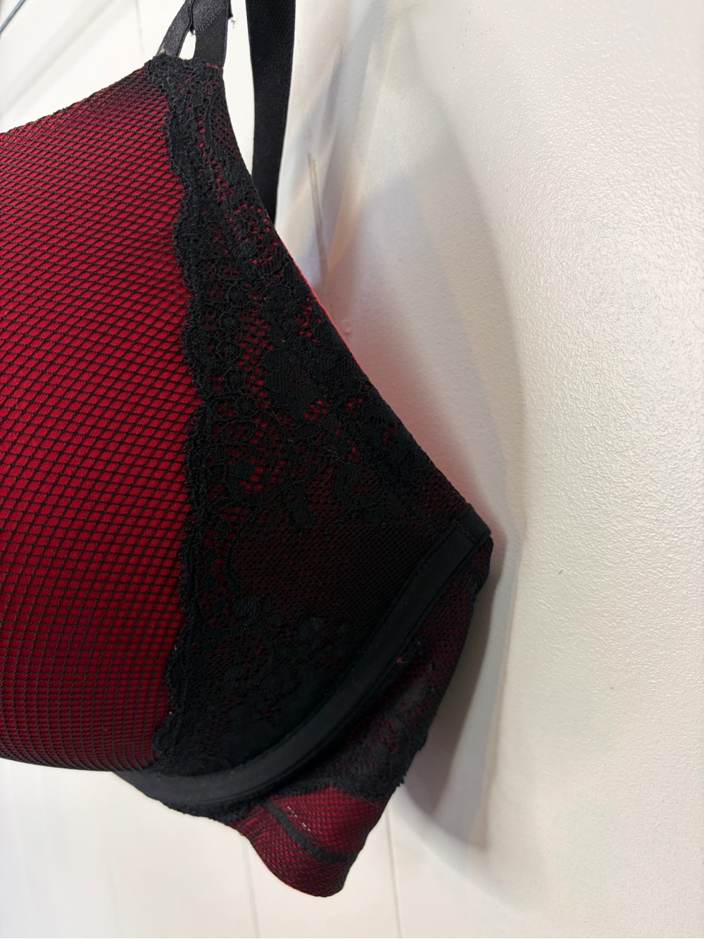 Torrid Plunge Push-Up Micro Fishnet Lace Straight Back Bra size 44ddd Red Black - Picture 5 of 7